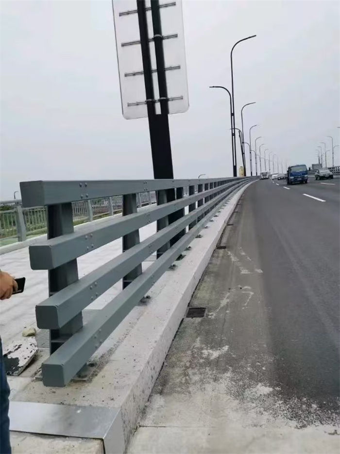 不锈钢桥梁防撞护栏厂家施工安装