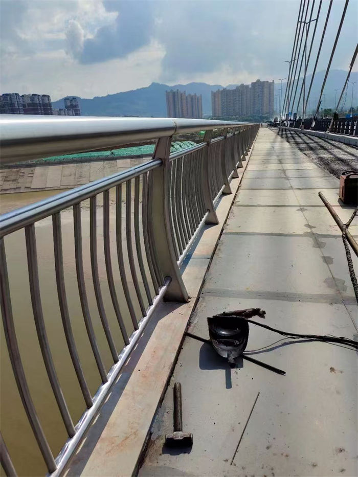 生产不锈钢道路护栏的销售厂家
