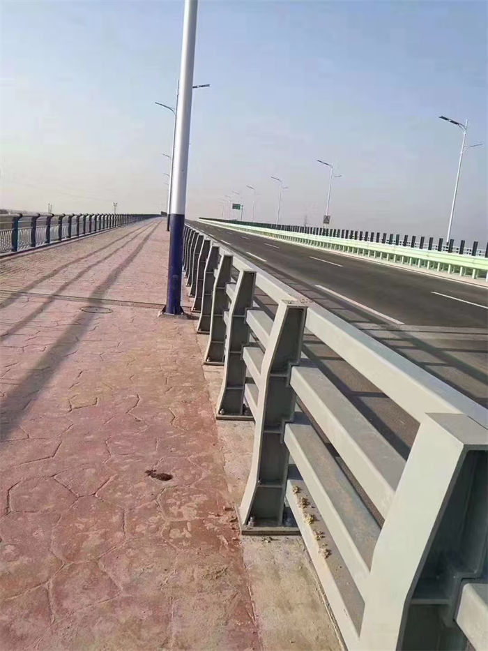 采购道路隔离护栏必看-高性价比
