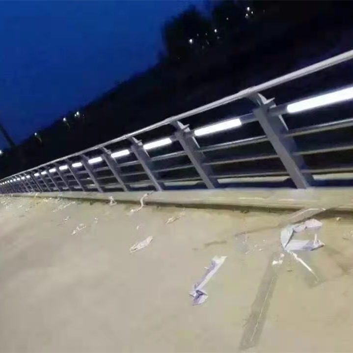 河道桥梁防撞护栏行业经验