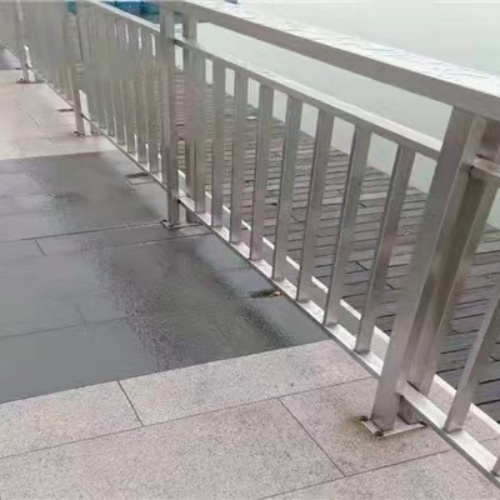 定制桥梁防撞护栏厂家_诚信企业