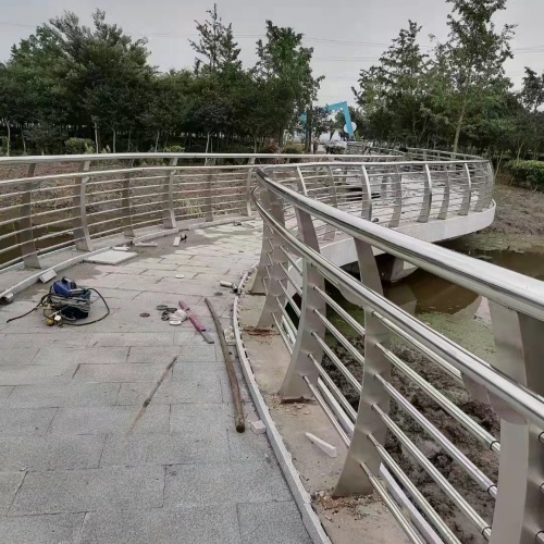 锌钢市政护栏厂家-锌钢市政护栏厂家热销