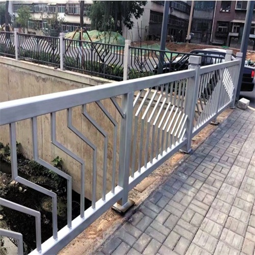 桥梁护栏厂家在什么位置