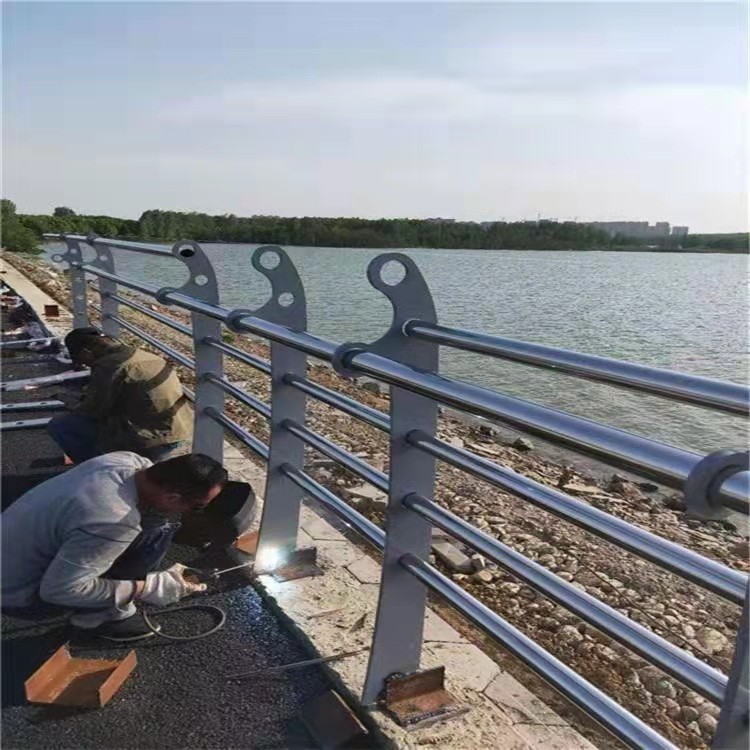 不锈钢复合管快速物流发货