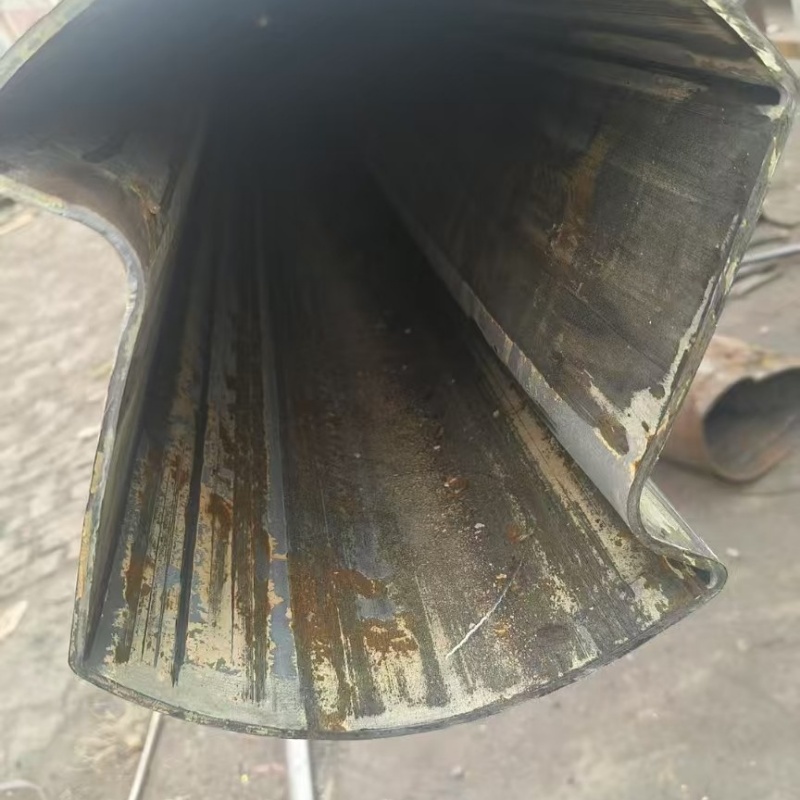优选：双凹槽镀锌管厂家