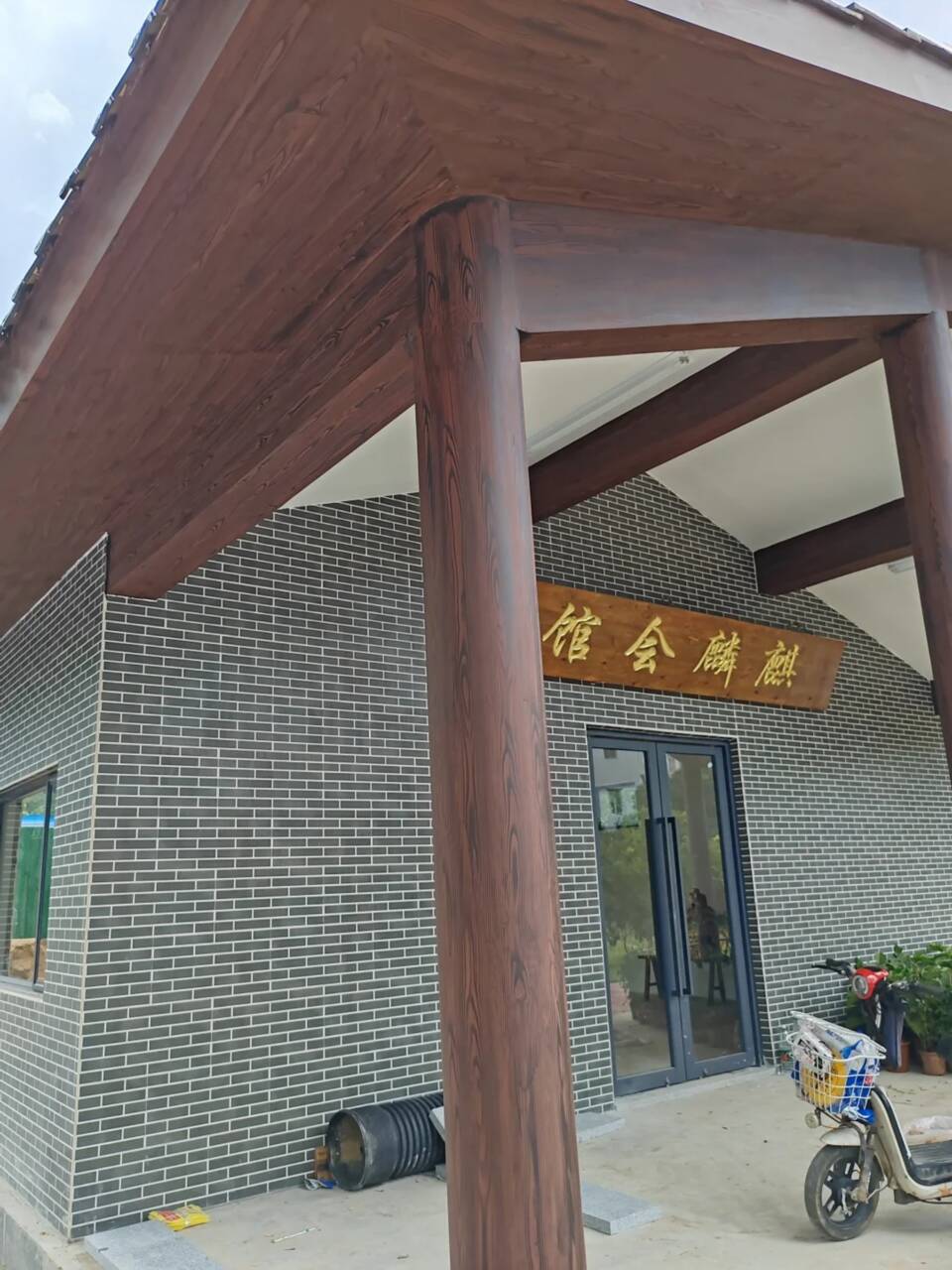 廊架长廊木纹漆，钢结构金属面木纹漆，仿木纹漆施工厂家