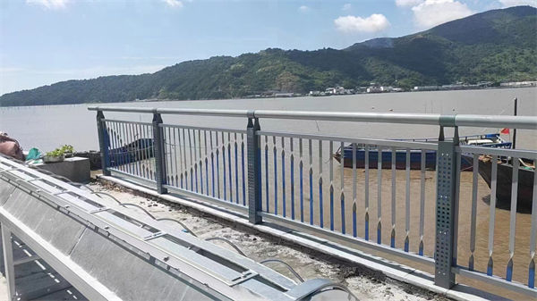 品质过关海南乐东县波形梁护栏