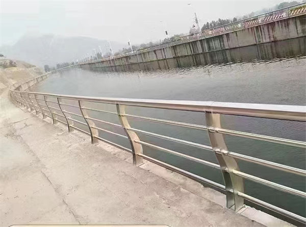 实力老厂不锈钢护栏厂家联系方式防撞护栏厂家联系方式