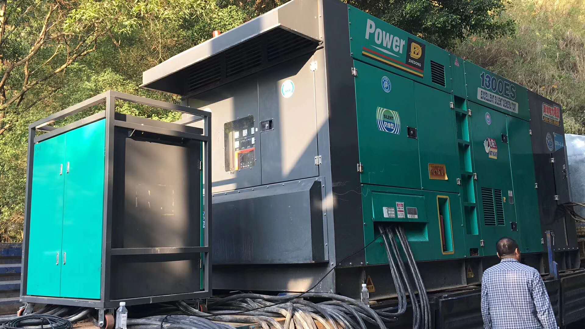 200KW发电机出租租赁400KW发电机电缆线出租UPS电源出租120KW发电车出租欢迎合作