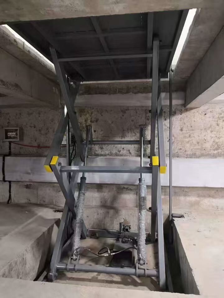 剪叉升降机团队