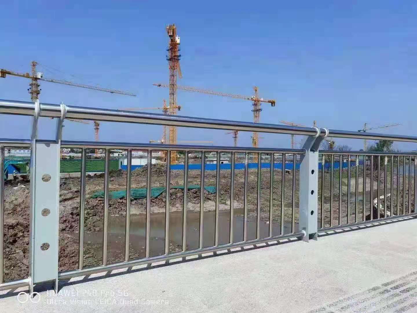 不锈钢立柱图片