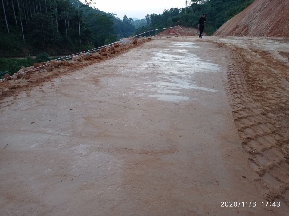 土壤固化剂,沙漠沙土固化剂厂家规格全